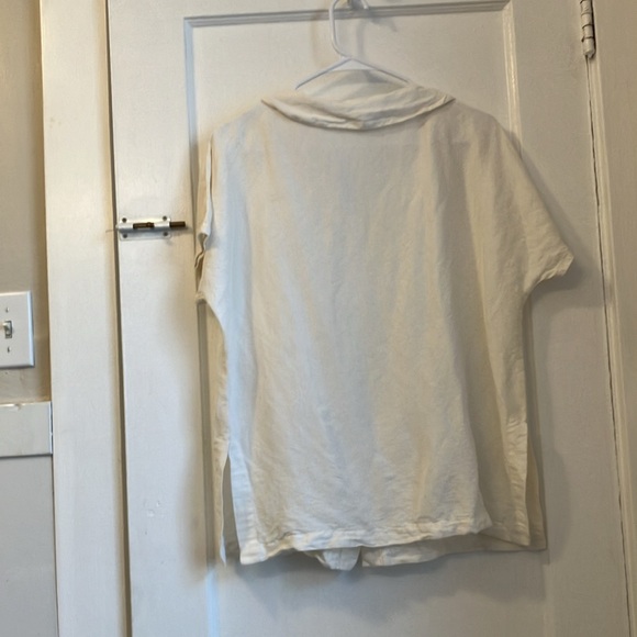 Gaga, off-white, linen, short-sleeved women’s blouse with side slits. - Picture 5 of 6